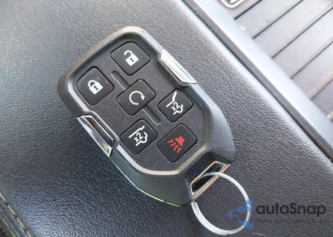 2019 Chevrolet Tahoe Premier z USA, uszkodzony, nr VIN 1GNSKCKJ8KR338326